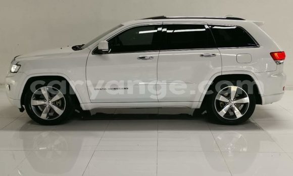 Acheter Occasion Voiture Jeep Grand Cherokee Blanc à Windhoek, Namibie Acheter Occasion Voiture Jeep Grand Cherokee Blanc à Windhoek, Namibie