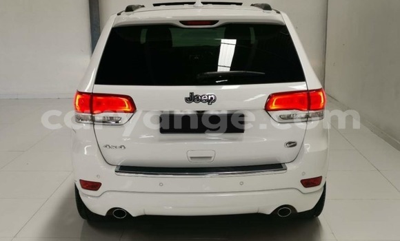 Acheter Occasion Voiture Jeep Grand Cherokee Blanc à Windhoek, Namibie Acheter Occasion Voiture Jeep Grand Cherokee Blanc à Windhoek, Namibie