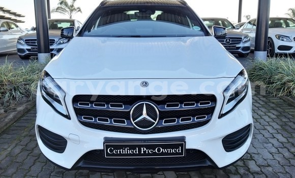 Acheter Occasion Voiture Mercedes-Benz 200 Blanc à Karasburg, Karas Acheter Occasion Voiture Mercedes-Benz 200 Blanc à Karasburg, Karas