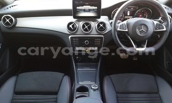 Acheter Occasion Voiture Mercedes-Benz 200 Blanc à Karasburg, Karas Acheter Occasion Voiture Mercedes-Benz 200 Blanc à Karasburg, Karas