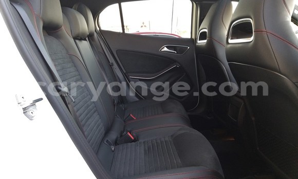 Acheter Occasion Voiture Mercedes-Benz 200 Blanc à Karasburg, Karas Acheter Occasion Voiture Mercedes-Benz 200 Blanc à Karasburg, Karas