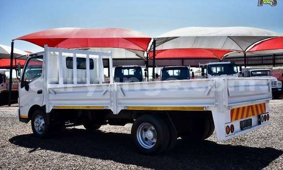 Acheter Occasion Utilitaire Hino 300 Series Blanc à Karasburg, Karas Acheter Occasion Utilitaire Hino 300 Series Blanc à Karasburg, Karas