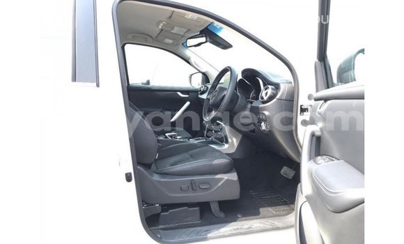 Acheter Import Voiture Mercedes-Benz 250 Blanc à Import - Dubai, Namibie Acheter Import Voiture Mercedes-Benz 250 Blanc à Import - Dubai, Namibie