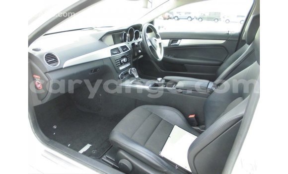 Acheter Import Voiture Mercedes-Benz 190 Blanc à Import - Dubai, Namibie Acheter Import Voiture Mercedes-Benz 190 Blanc à Import - Dubai, Namibie