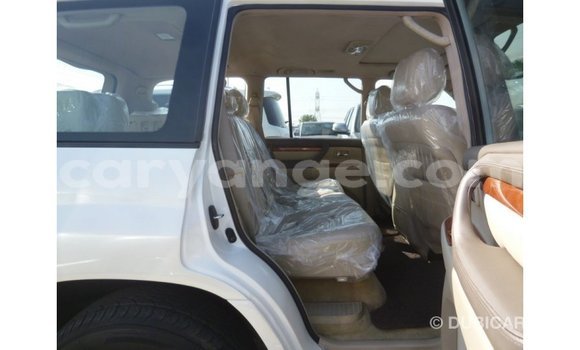 Acheter Import Voiture Toyota Land Cruiser Blanc à Import - Dubai, Namibie Acheter Import Voiture Toyota Land Cruiser Blanc à Import - Dubai, Namibie