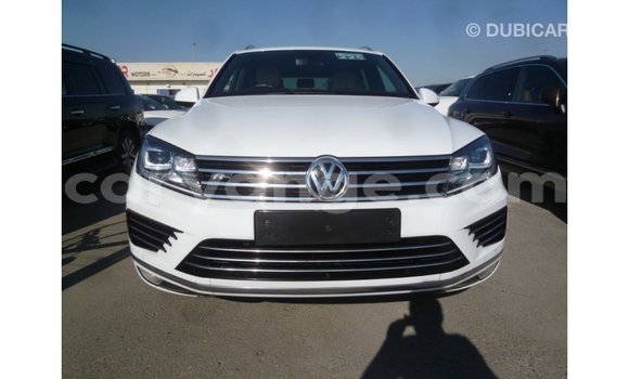 Acheter Import Voiture Volkswagen Touareg Blanc à Import - Dubai, Namibie Acheter Import Voiture Volkswagen Touareg Blanc à Import - Dubai, Namibie