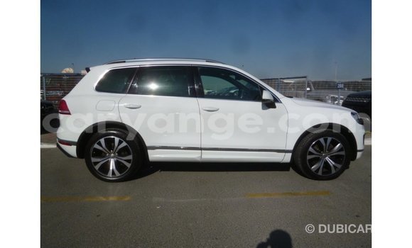 Acheter Import Voiture Volkswagen Touareg Blanc à Import - Dubai, Namibie Acheter Import Voiture Volkswagen Touareg Blanc à Import - Dubai, Namibie