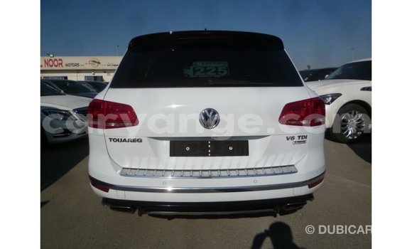 Acheter Import Voiture Volkswagen Touareg Blanc à Import - Dubai, Namibie Acheter Import Voiture Volkswagen Touareg Blanc à Import - Dubai, Namibie