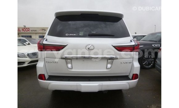 Acheter Import Voiture Lexus LX Blanc à Import - Dubai, Namibie Acheter Import Voiture Lexus LX Blanc à Import - Dubai, Namibie