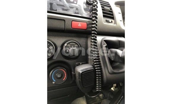 Acheter Import Voiture Toyota 4Runner Blanc à Import - Dubai, Namibie Acheter Import Voiture Toyota 4Runner Blanc à Import - Dubai, Namibie