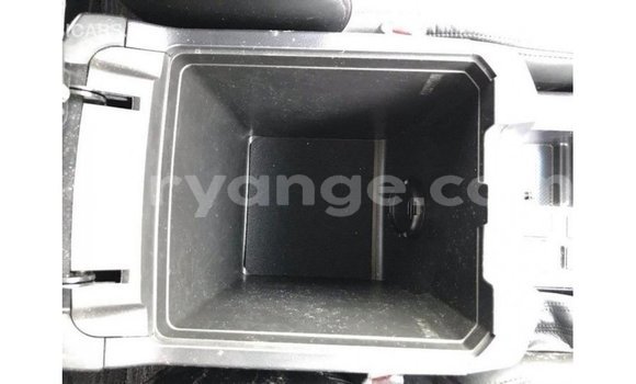 Acheter Import Voiture Toyota Prado Blanc à Import - Dubai, Namibie Acheter Import Voiture Toyota Prado Blanc à Import - Dubai, Namibie