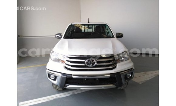 Acheter Import Voiture Toyota Hilux Blanc à Import - Dubai, Namibie Acheter Import Voiture Toyota Hilux Blanc à Import - Dubai, Namibie