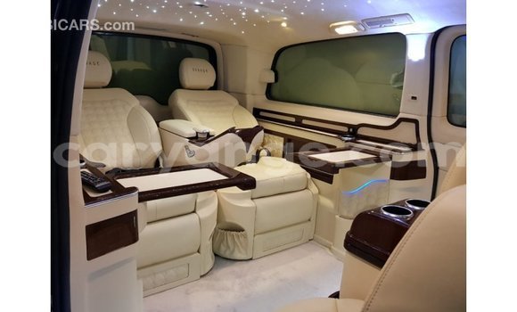 Acheter Import Voiture Mercedes-Benz 250 Noir à Import - Dubai, Namibie Acheter Import Voiture Mercedes-Benz 250 Noir à Import - Dubai, Namibie