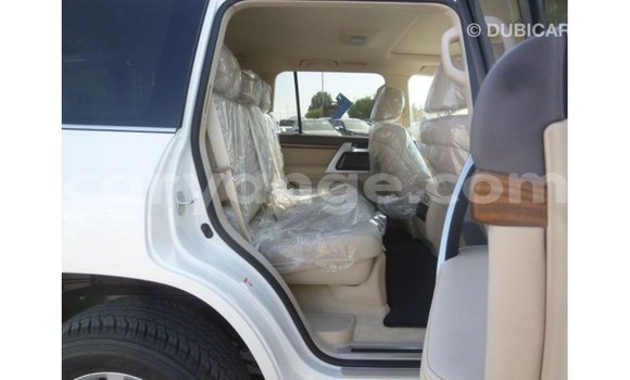 Acheter Import Voiture Toyota Land Cruiser Blanc à Import - Dubai, Namibie Acheter Import Voiture Toyota Land Cruiser Blanc à Import - Dubai, Namibie