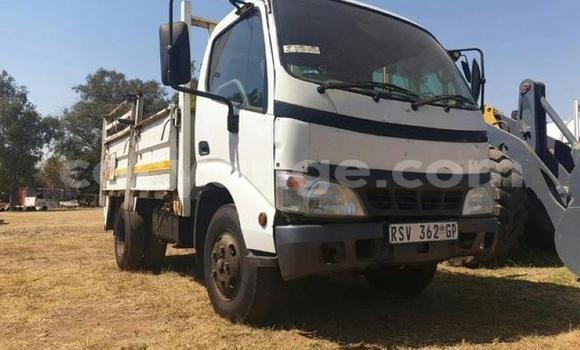 Acheter Occasion Voiture Toyota Dyna Blanc à Windhoek, Namibie Acheter Occasion Voiture Toyota Dyna Blanc à Windhoek, Namibie