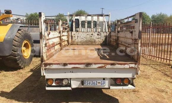 Acheter Occasion Voiture Toyota Dyna Blanc à Windhoek, Namibie Acheter Occasion Voiture Toyota Dyna Blanc à Windhoek, Namibie