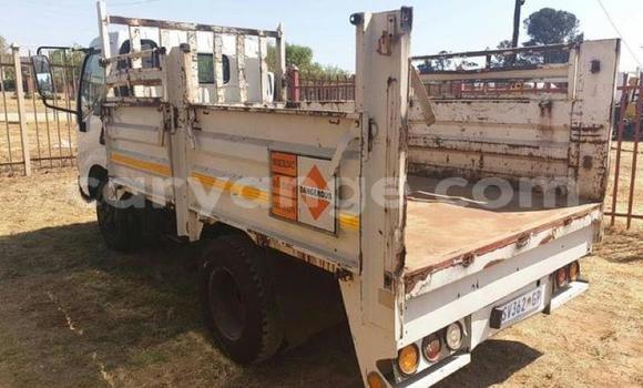 Acheter Occasion Voiture Toyota Dyna Blanc à Windhoek, Namibie Acheter Occasion Voiture Toyota Dyna Blanc à Windhoek, Namibie