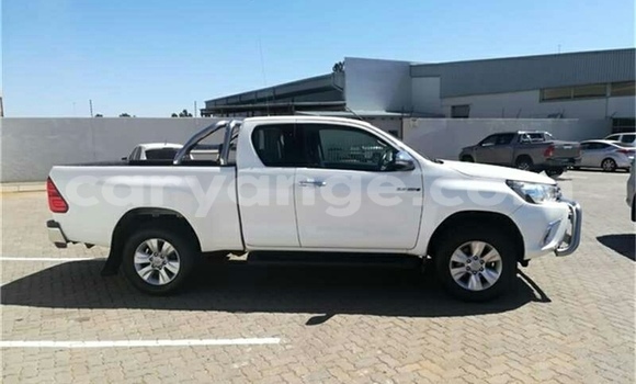 Buy Used Toyota Hilux White Car in Walvis Bay in Namibia Buy Used Toyota Hilux White Car in Walvis Bay in Namibia