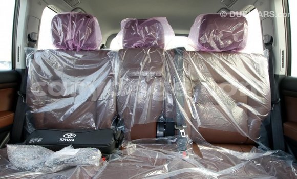 Acheter Import Voiture Toyota Land Cruiser Noir à Import - Dubai, Namibie Acheter Import Voiture Toyota Land Cruiser Noir à Import - Dubai, Namibie