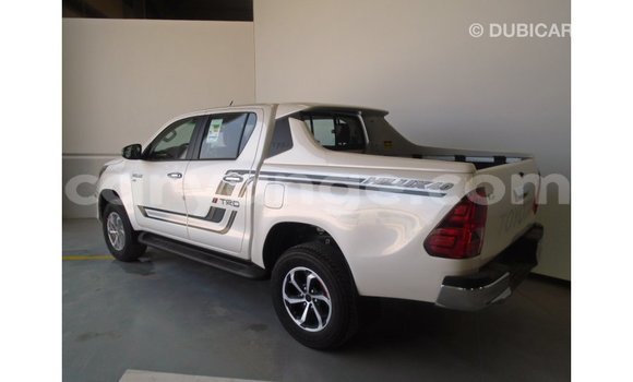 Acheter Import Voiture Toyota Hilux Blanc à Import - Dubai, Namibie Acheter Import Voiture Toyota Hilux Blanc à Import - Dubai, Namibie
