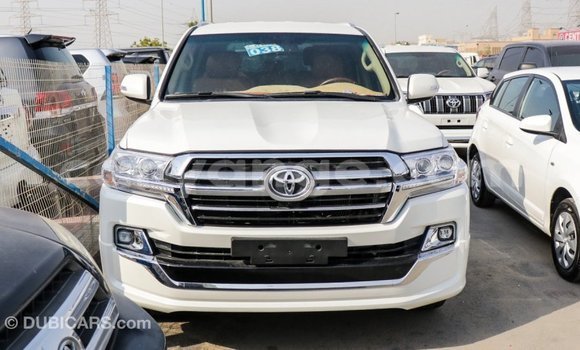 Acheter Import Voiture Toyota Land Cruiser Blanc à Import - Dubai, Namibie Acheter Import Voiture Toyota Land Cruiser Blanc à Import - Dubai, Namibie