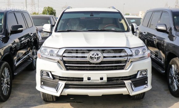 Acheter Import Voiture Toyota Land Cruiser Blanc à Import - Dubai, Namibie Acheter Import Voiture Toyota Land Cruiser Blanc à Import - Dubai, Namibie