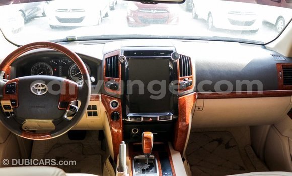 Acheter Import Voiture Toyota Land Cruiser Blanc à Import - Dubai, Namibie Acheter Import Voiture Toyota Land Cruiser Blanc à Import - Dubai, Namibie