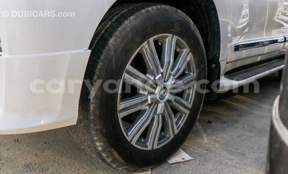 Acheter Import Voiture Toyota Land Cruiser Blanc à Import - Dubai, Namibie Acheter Import Voiture Toyota Land Cruiser Blanc à Import - Dubai, Namibie