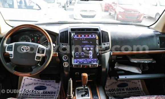 Acheter Import Voiture Toyota Land Cruiser Noir à Import - Dubai, Namibie Acheter Import Voiture Toyota Land Cruiser Noir à Import - Dubai, Namibie