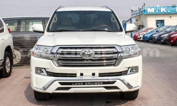 Acheter Import Voiture Toyota Land Cruiser Blanc à Import - Dubai, Namibie Acheter Import Voiture Toyota Land Cruiser Blanc à Import - Dubai, Namibie