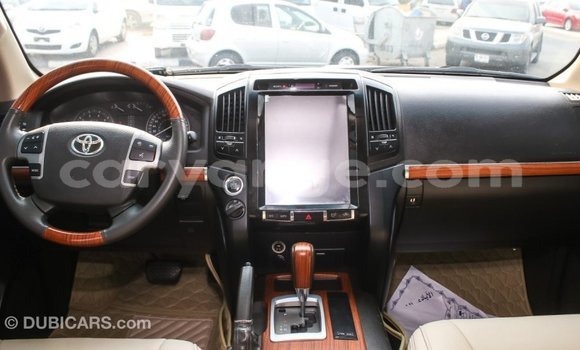 Acheter Import Voiture Toyota Land Cruiser Blanc à Import - Dubai, Namibie Acheter Import Voiture Toyota Land Cruiser Blanc à Import - Dubai, Namibie