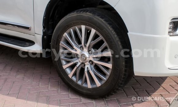 Acheter Import Voiture Toyota Land Cruiser Blanc à Import - Dubai, Namibie Acheter Import Voiture Toyota Land Cruiser Blanc à Import - Dubai, Namibie