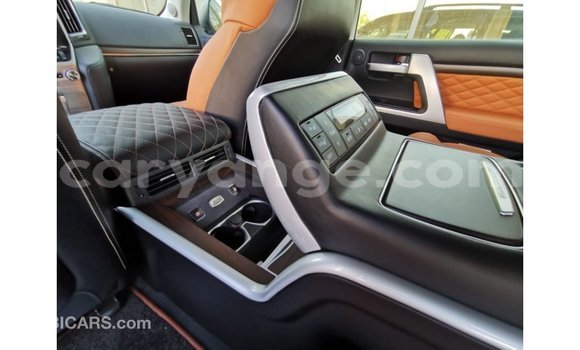 Acheter Import Voiture Toyota Land Cruiser Noir à Import - Dubai, Namibie Acheter Import Voiture Toyota Land Cruiser Noir à Import - Dubai, Namibie