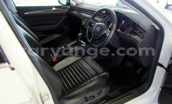 Acheter Occasion Voiture Volkswagen Passat Blanc à Windhoek, Namibie Acheter Occasion Voiture Volkswagen Passat Blanc à Windhoek, Namibie