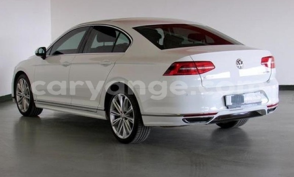 Acheter Occasion Voiture Volkswagen Passat Blanc à Windhoek, Namibie Acheter Occasion Voiture Volkswagen Passat Blanc à Windhoek, Namibie