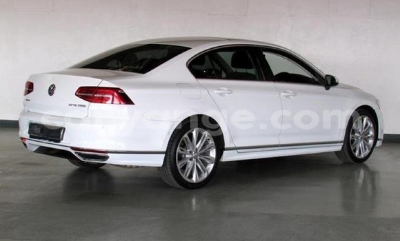 Acheter Occasion Voiture Volkswagen Passat Blanc à Windhoek, Namibie Acheter Occasion Voiture Volkswagen Passat Blanc à Windhoek, Namibie