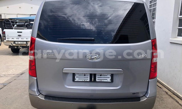 Buy Used Hyundai H1 Silver Car in Windhoek in Namibia Buy Used Hyundai H1 Silver Car in Windhoek in Namibia