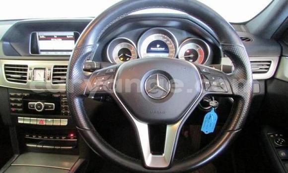 Acheter Occasion Voiture Mercedes-Benz E–Class Blanc à Windhoek, Namibie Acheter Occasion Voiture Mercedes-Benz E–Class Blanc à Windhoek, Namibie