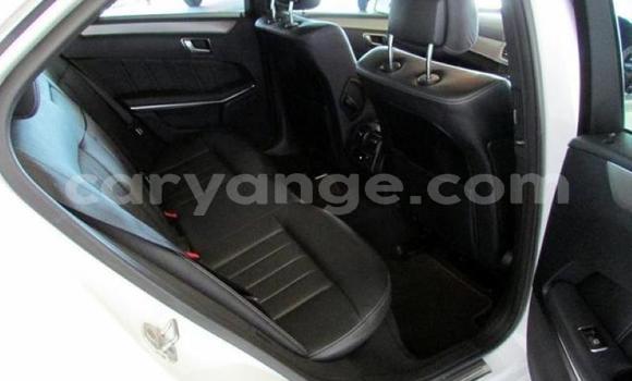 Acheter Occasion Voiture Mercedes-Benz E–Class Blanc à Windhoek, Namibie Acheter Occasion Voiture Mercedes-Benz E–Class Blanc à Windhoek, Namibie