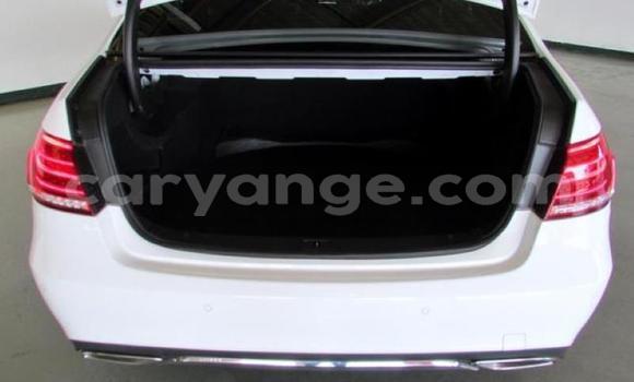 Acheter Occasion Voiture Mercedes-Benz E–Class Blanc à Windhoek, Namibie Acheter Occasion Voiture Mercedes-Benz E–Class Blanc à Windhoek, Namibie