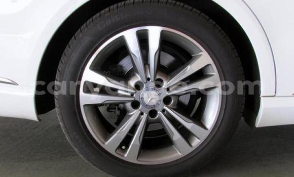 Acheter Occasion Voiture Mercedes-Benz E–Class Blanc à Windhoek, Namibie Acheter Occasion Voiture Mercedes-Benz E–Class Blanc à Windhoek, Namibie