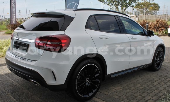 Buy Used Mercedes-Benz 200 White Car in Karasburg in Karas Buy Used Mercedes-Benz 200 White Car in Karasburg in Karas