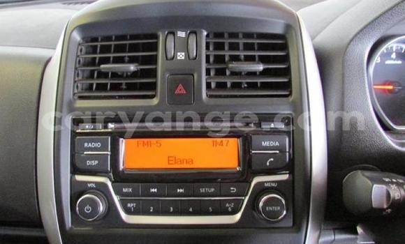 Acheter Occasion Voiture Nissan Almera Beige à Windhoek, Namibie Acheter Occasion Voiture Nissan Almera Beige à Windhoek, Namibie