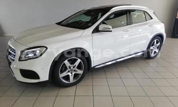 Buy Used Mercedes-Benz GLA-klasse White Car in Karasburg in Karas Buy Used Mercedes-Benz GLA-klasse White Car in Karasburg in Karas
