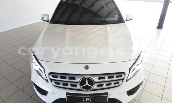 Buy Used Mercedes-Benz GLA-klasse White Car in Karasburg in Karas Buy Used Mercedes-Benz GLA-klasse White Car in Karasburg in Karas