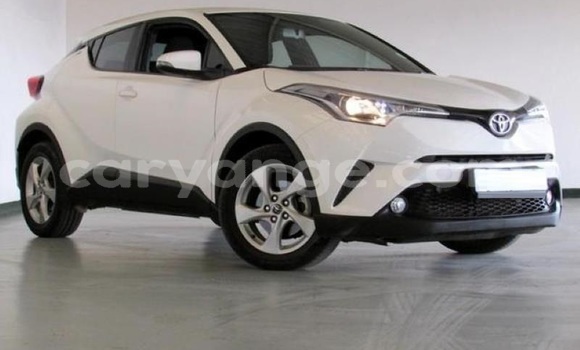 Acheter Occasion Voiture Toyota C-HR Blanc à Windhoek, Namibie Acheter Occasion Voiture Toyota C-HR Blanc à Windhoek, Namibie