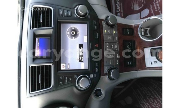 Acheter Import Voiture Toyota Highlander Noir à Import - Dubai, Namibie Acheter Import Voiture Toyota Highlander Noir à Import - Dubai, Namibie