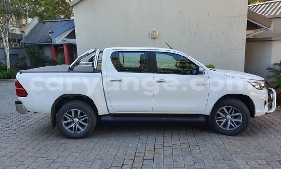 Buy Used Toyota Hilux White Car in Karasburg in Karas Buy Used Toyota Hilux White Car in Karasburg in Karas
