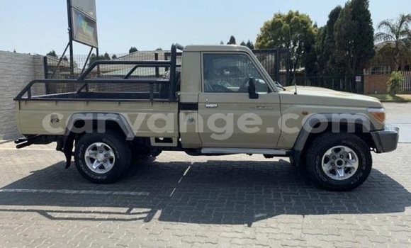 Buy Used Toyota Land Cruiser Beige Car in Windhoek in Namibia Buy Used Toyota Land Cruiser Beige Car in Windhoek in Namibia