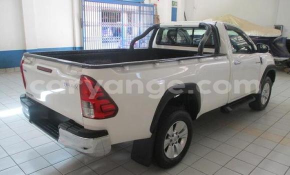 Acheter Occasion Voiture Toyota Hilux Blanc à Windhoek, Namibie Acheter Occasion Voiture Toyota Hilux Blanc à Windhoek, Namibie